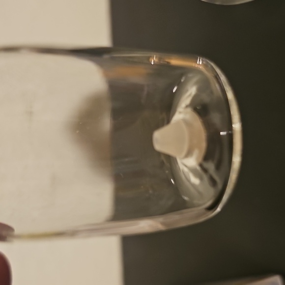 Clear Glass Goblet And Bottle Salt and Pepper Shakers - Picture 7 of 8